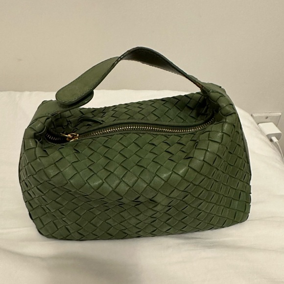 Bottega Veneta Handbags - Bottega Veneta Intrecciato green pouch bag